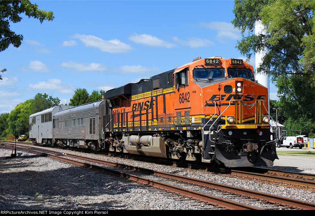 BNSF 6842 Geometry Train with BNSF 88 "Atchison" and BNSF 87 "Skagit River"